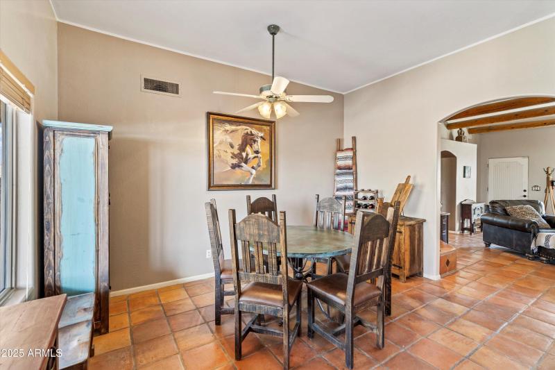 17-Dining Area