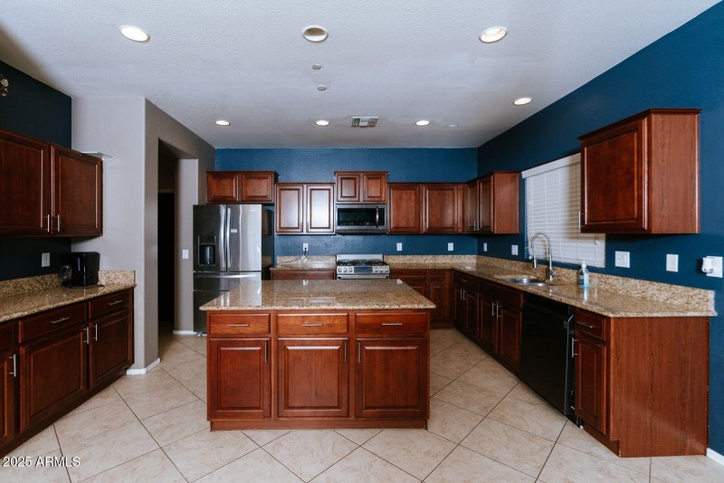 WhatsApp Image 2025-09-16 at 09.13.00