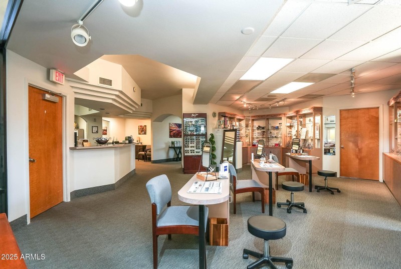 Suite 2/3 | Retail