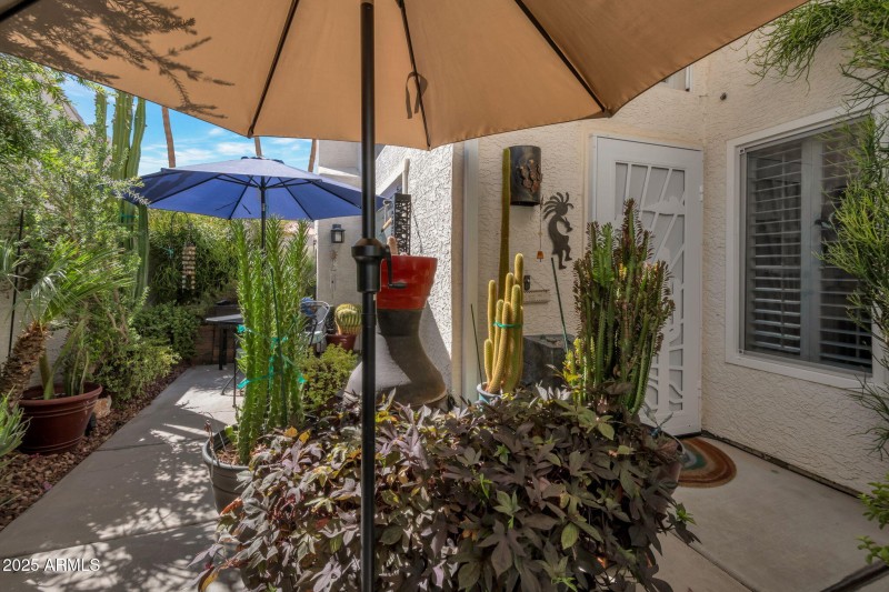 Private Patio!