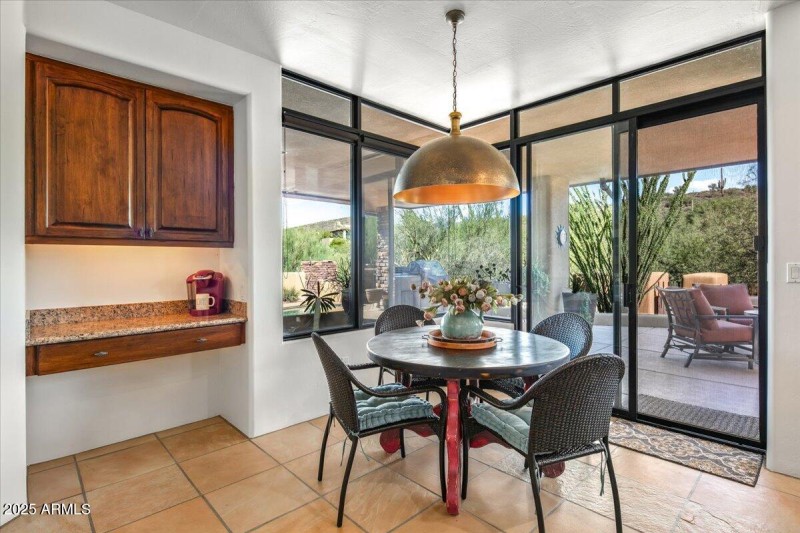 04-Breakfast Nook