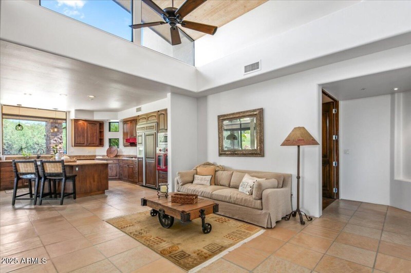 08-Family Room