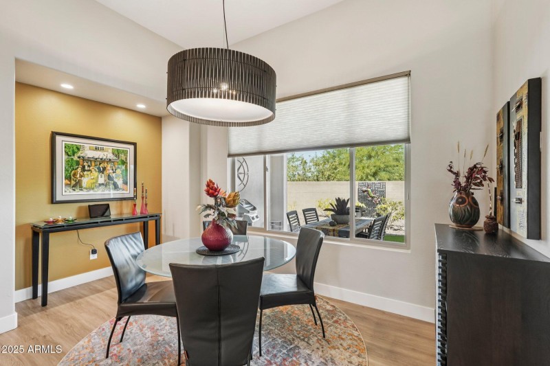 15-web-or-mls-W La Reata Ave-S1709-015