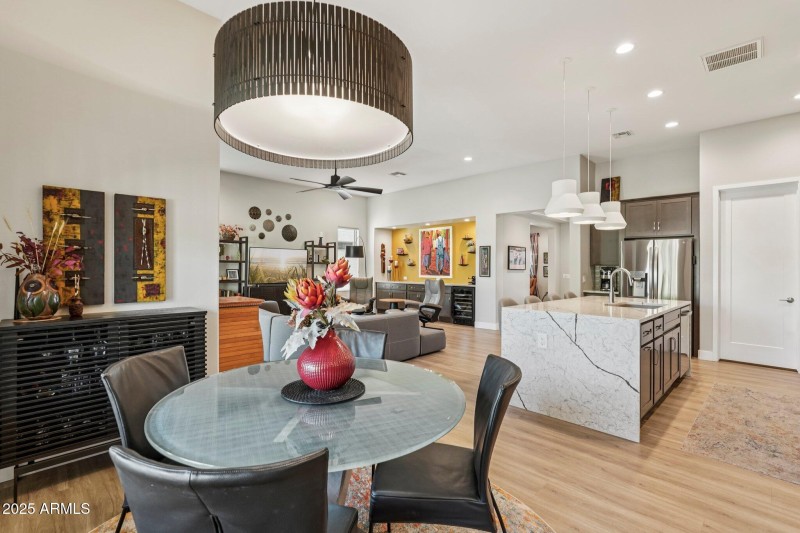 16-web-or-mls-W La Reata Ave-S1709-016