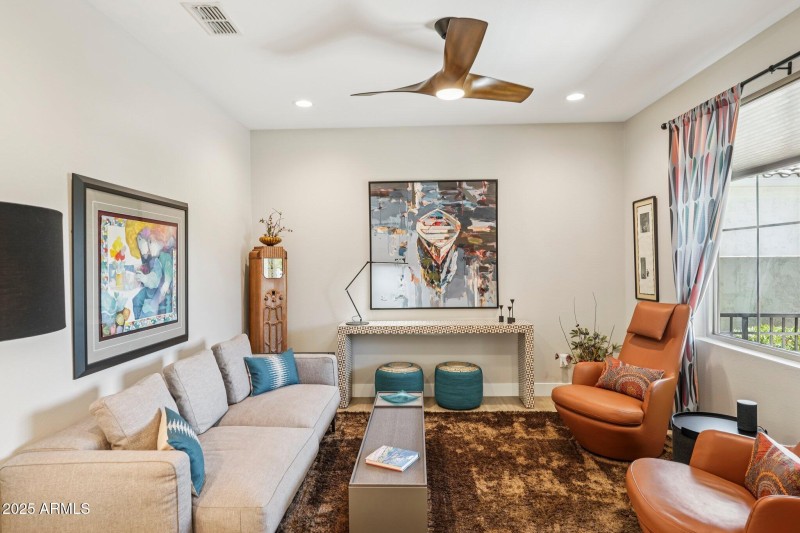 21-web-or-mls-W La Reata Ave-S1709-021