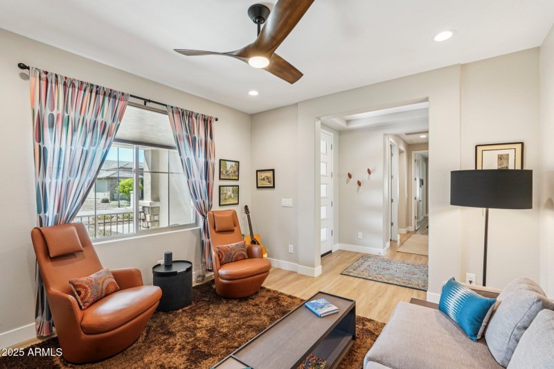 22-web-or-mls-W La Reata Ave-S1709-022