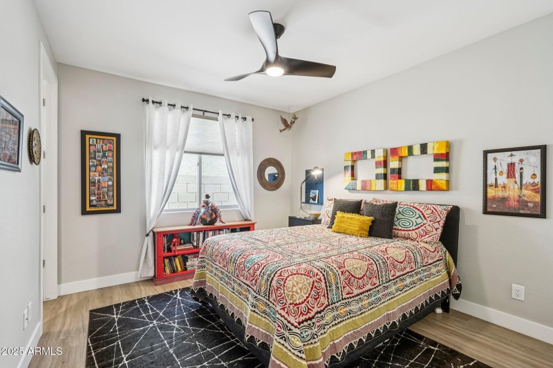 28-web-or-mls-W La Reata Ave-S1709-028