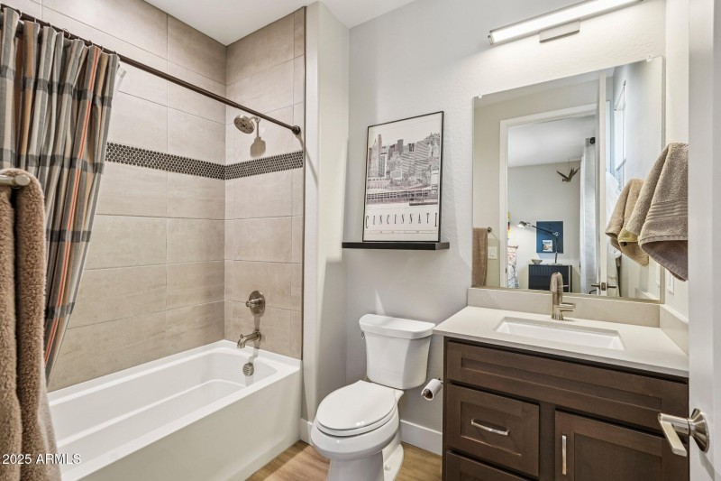 29-web-or-mls-W La Reata Ave-S1709-029