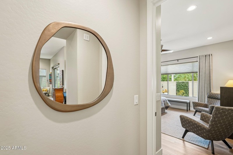 31-web-or-mls-W La Reata Ave-S1709-031