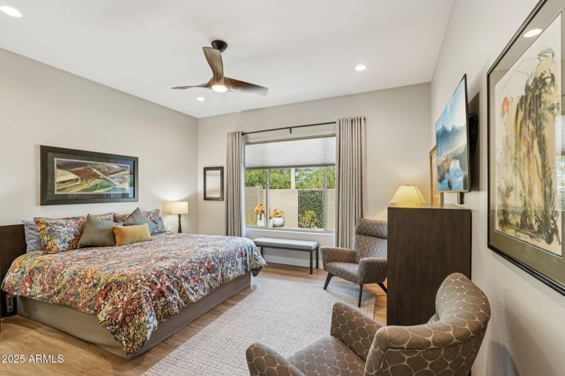 32-web-or-mls-W La Reata Ave-S1709-032