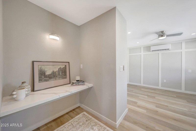 Bonus room/office