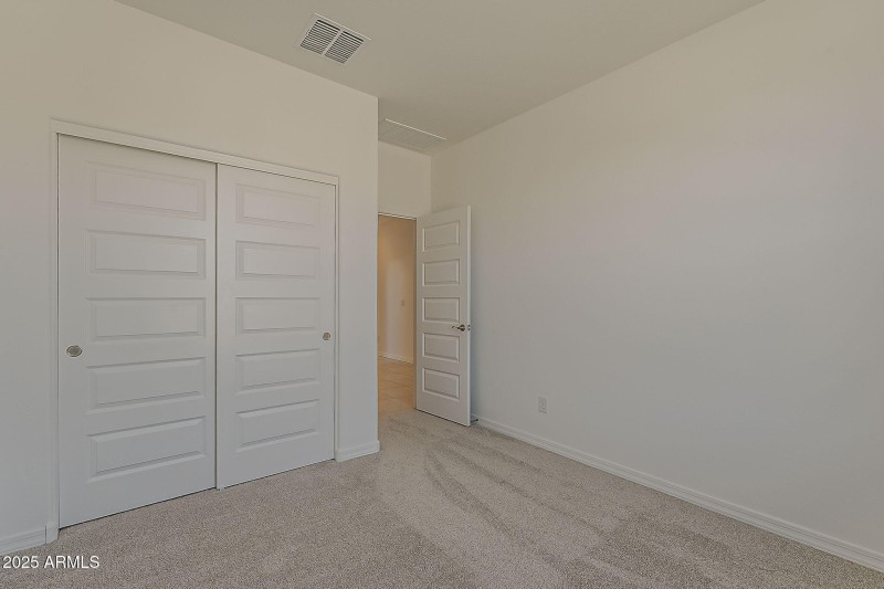 35-web-or-mls-Hilton Ave-35