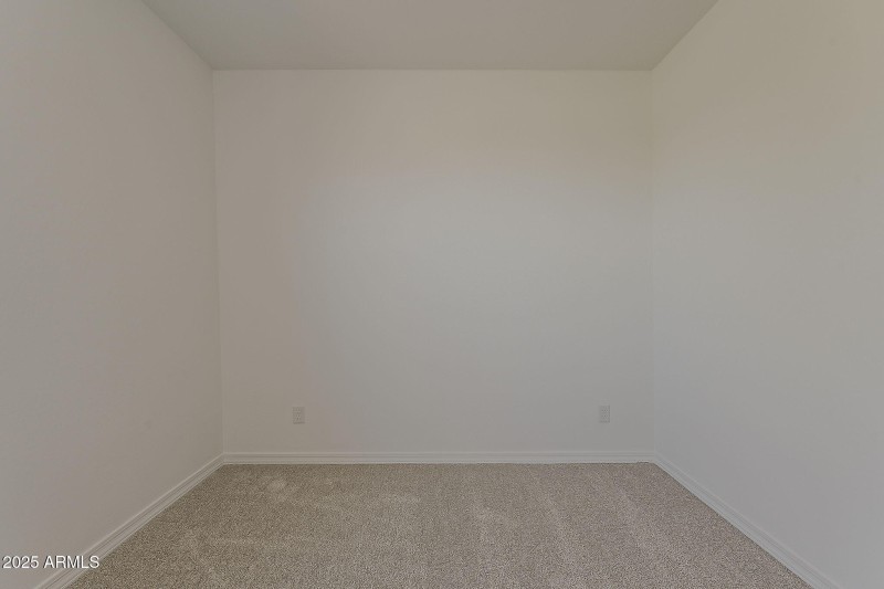 33-web-or-mls-Hilton Ave-33