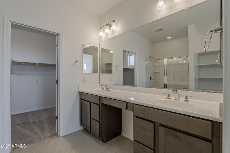27-web-or-mls-Hilton Ave-27