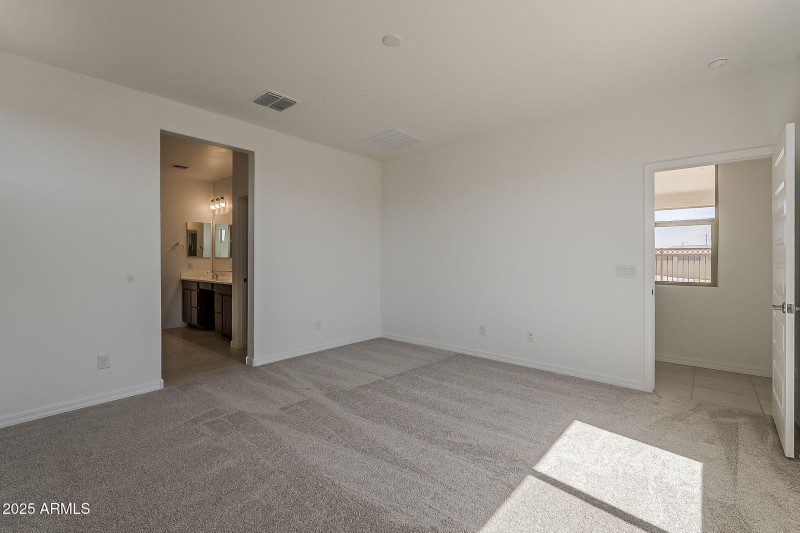23-web-or-mls-Hilton Ave-23