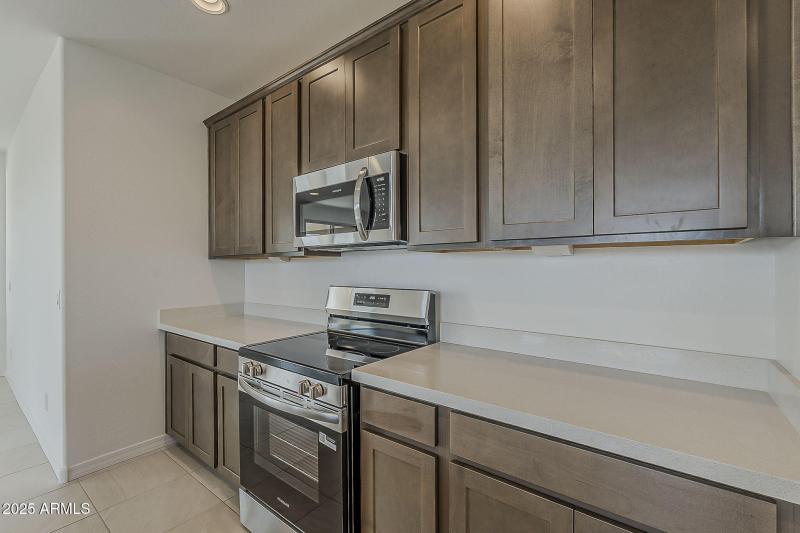 17-web-or-mls-Hilton Ave-17