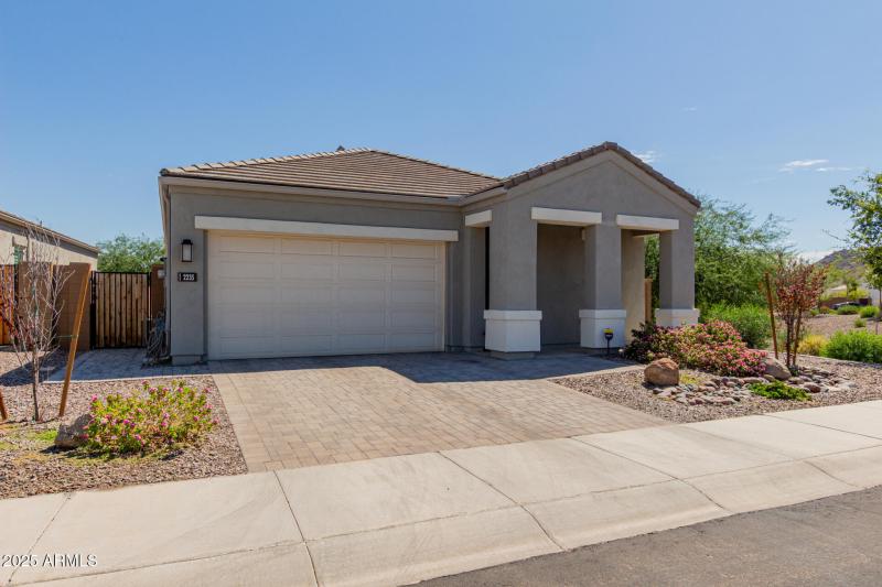 2235 E Saguaro Park