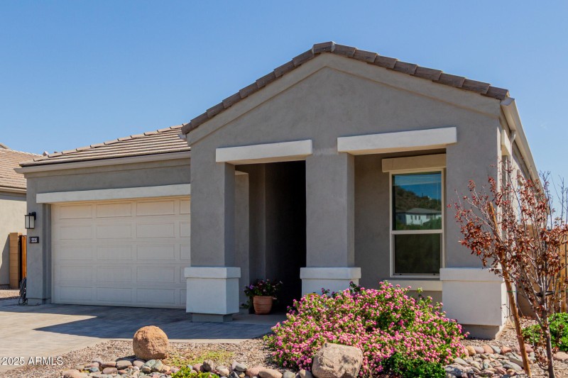 2235 E Saguaro Park
