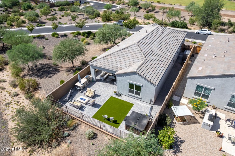 2235 E Saguaro Park
