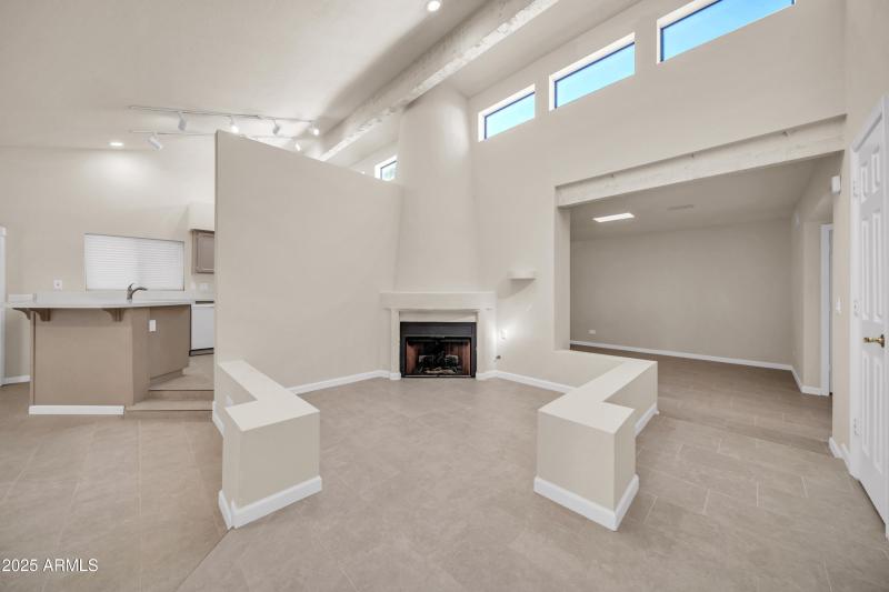 10806 N 11th St-11