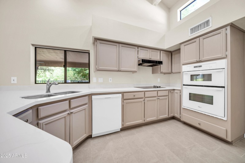 10806 N 11th St-19