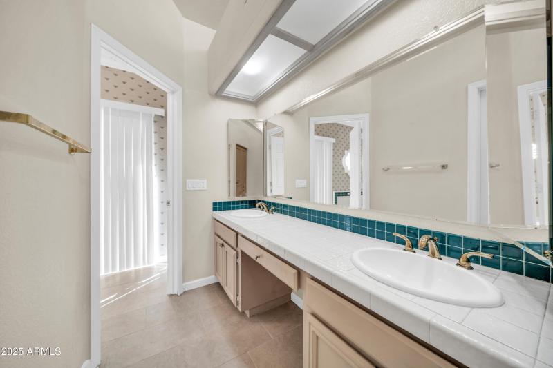 10806 N 11th St-24