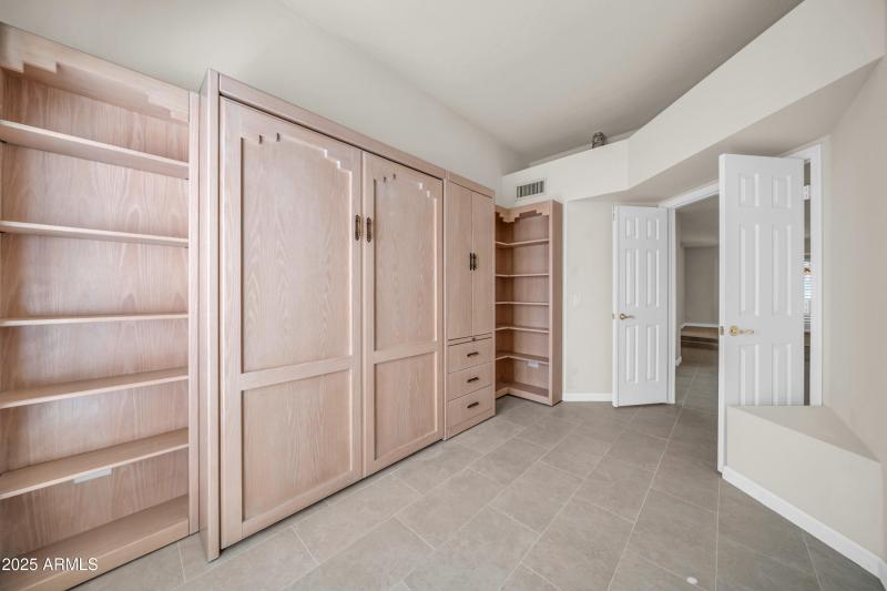 10806 N 11th St-34