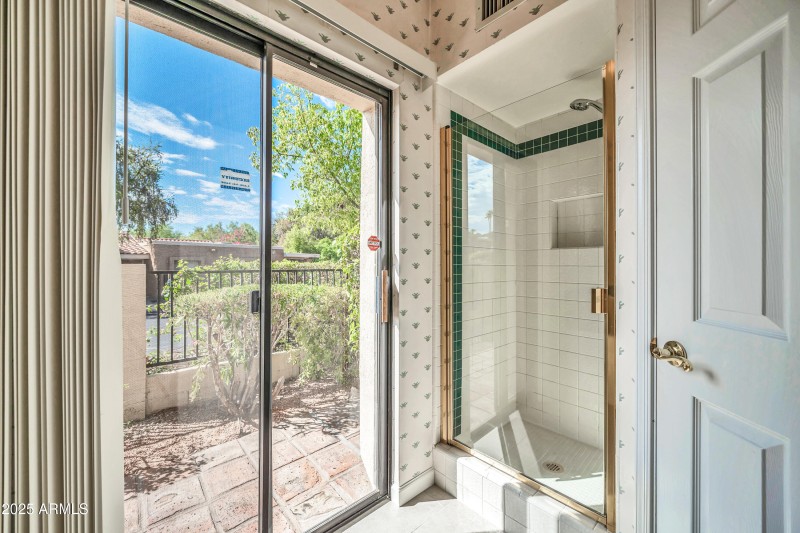 10806 N 11th St-35