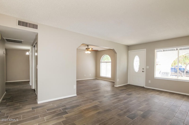 P3212979-02-Living Area-658877