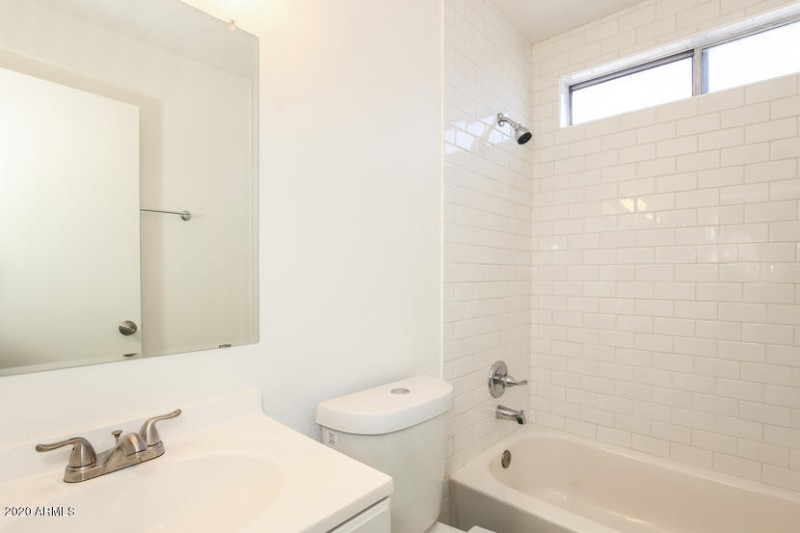 P3212979-08-Bathrooms-658869