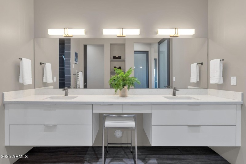 028_Double Vanity