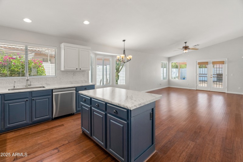 143 W Jasper Dr-18