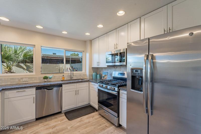 Open & bright kitchen