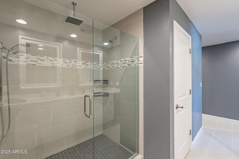 Dual shower heads & rain shower