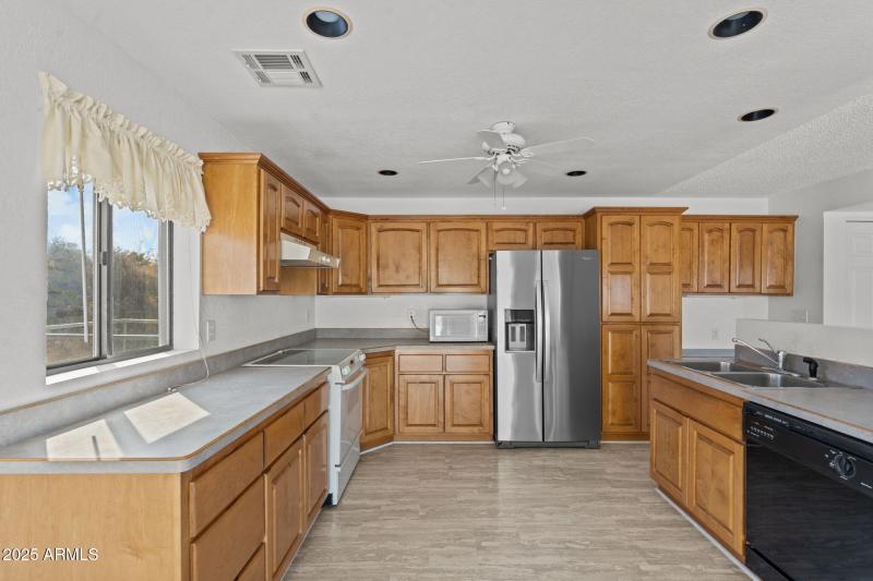 1660 Vista Dr