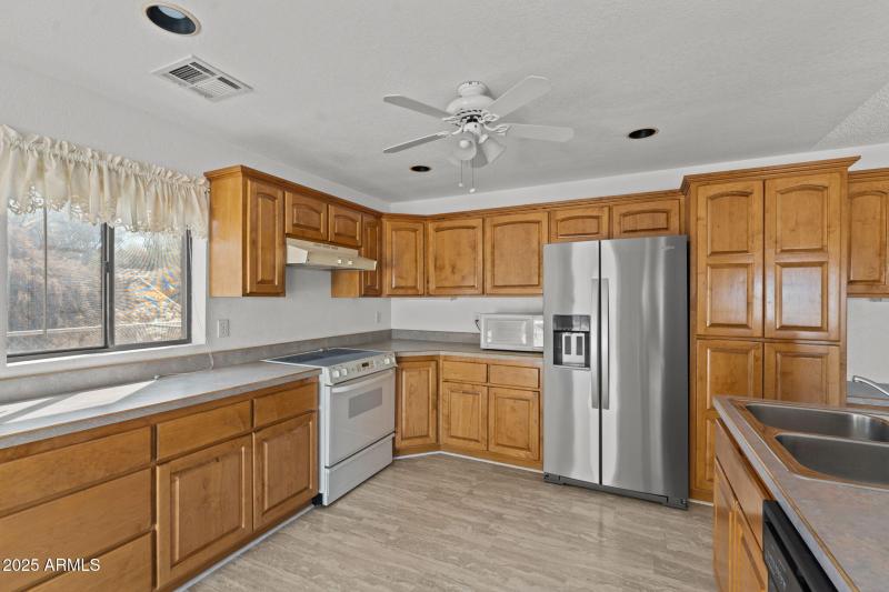 1660 Vista Dr