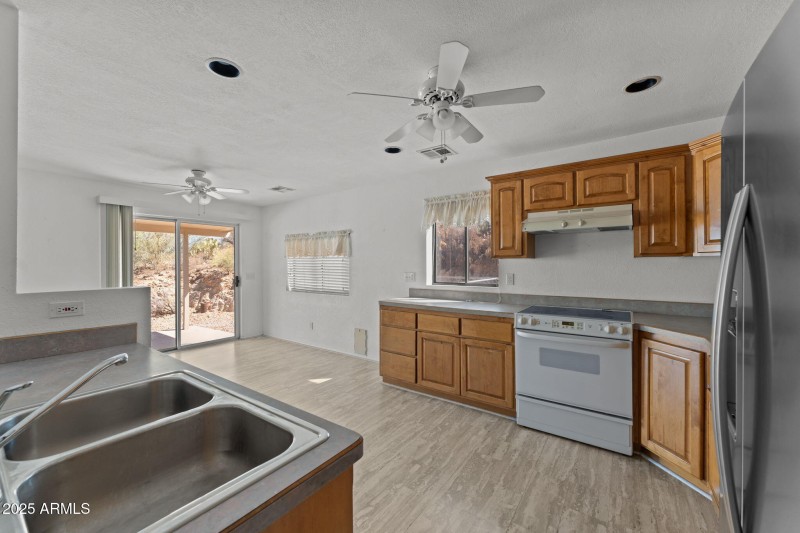 1660 Vista Dr