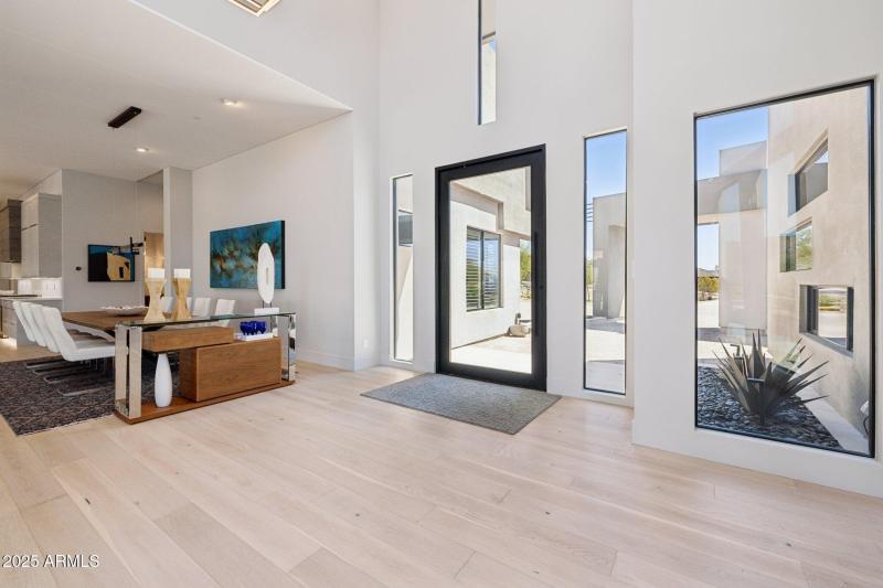 Gallery Style Entry