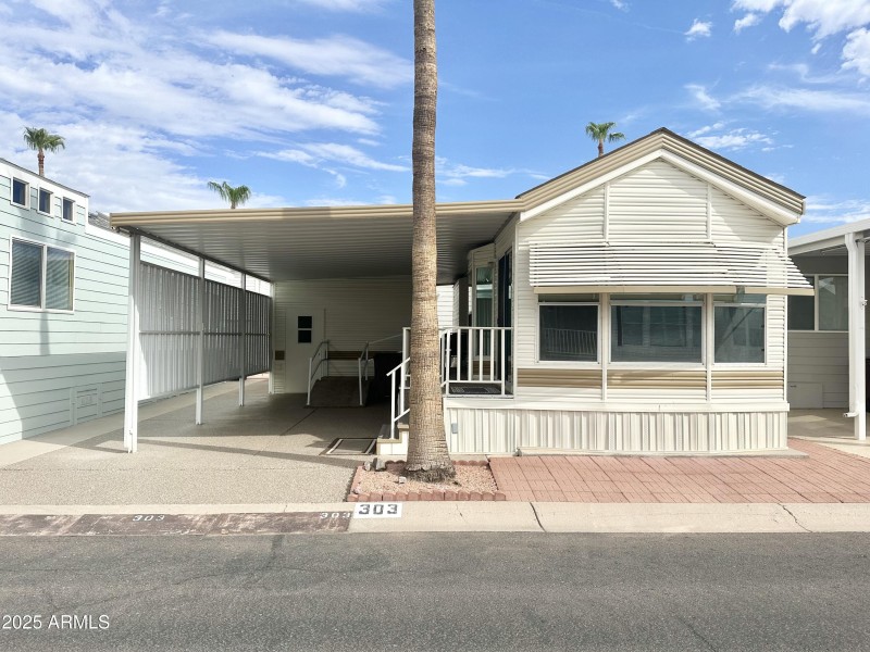 GREAT CURB APPEAL