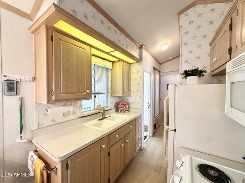 PLENTY OF CABINETS