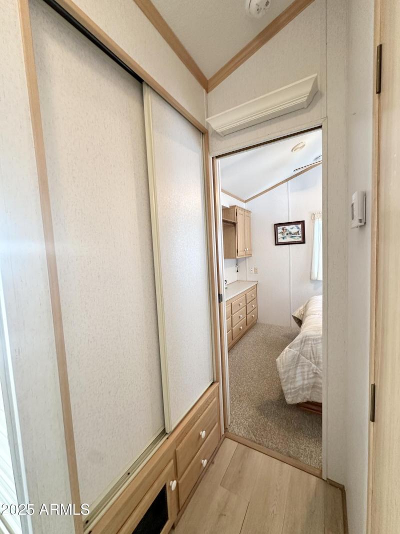 CLOSET/DRAWERS