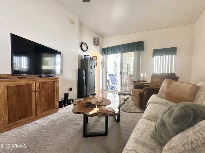 LARGE AZ ROOM