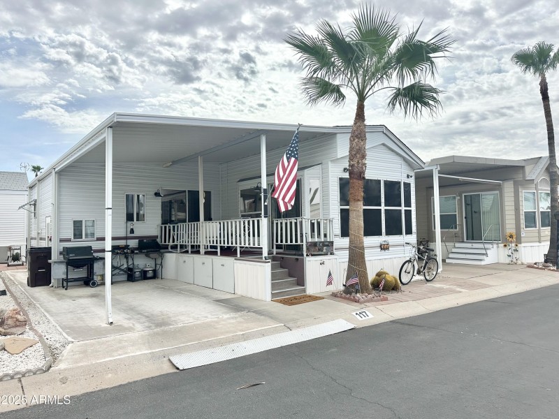 SPACIOUS CARPORT