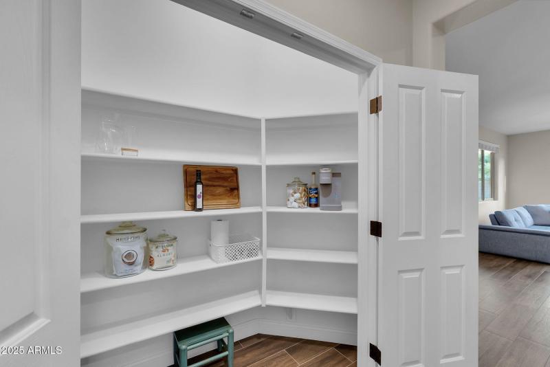 15-web-or-mls-Phelps-24