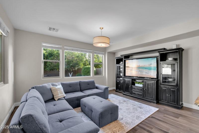 21-web-or-mls-Phelps-18