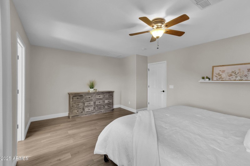 32-web-or-mls-Phelps-33