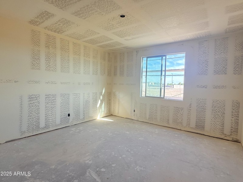 011 Primary Bedroom