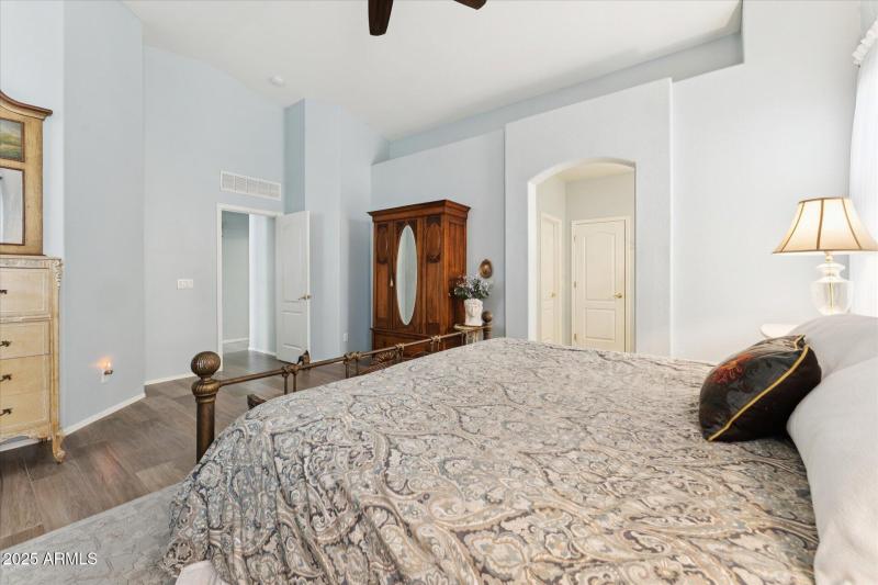 14-014-primary-bedroom