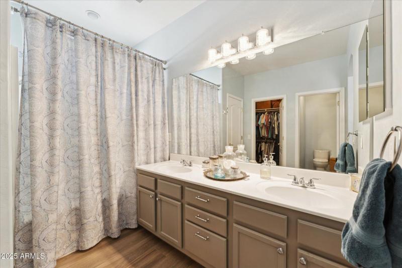 15-015-primary-bathroom