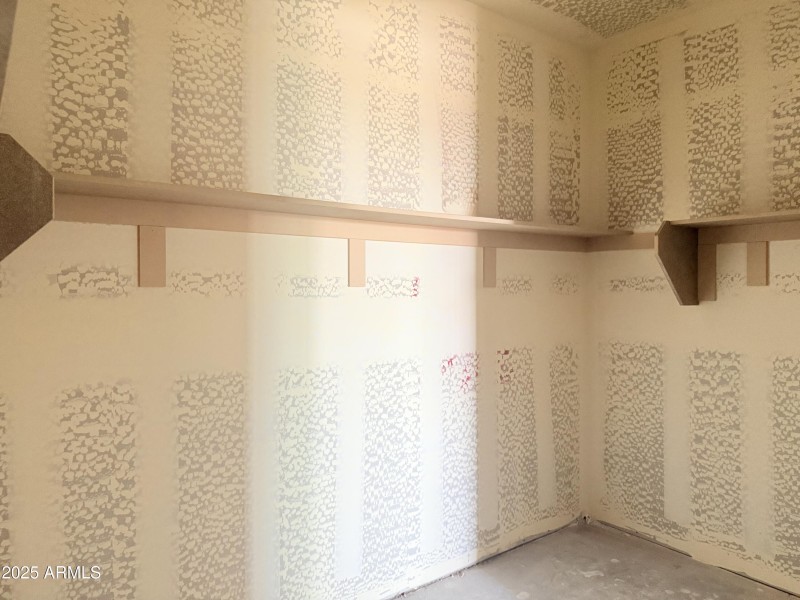 013 Walk In Closet
